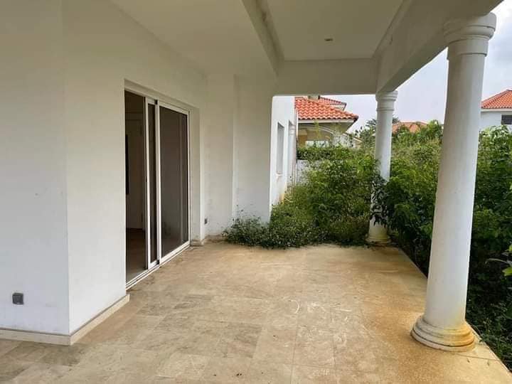 Cocody abatta sur la route cité camélia vente beau duplex 5pièces style usa