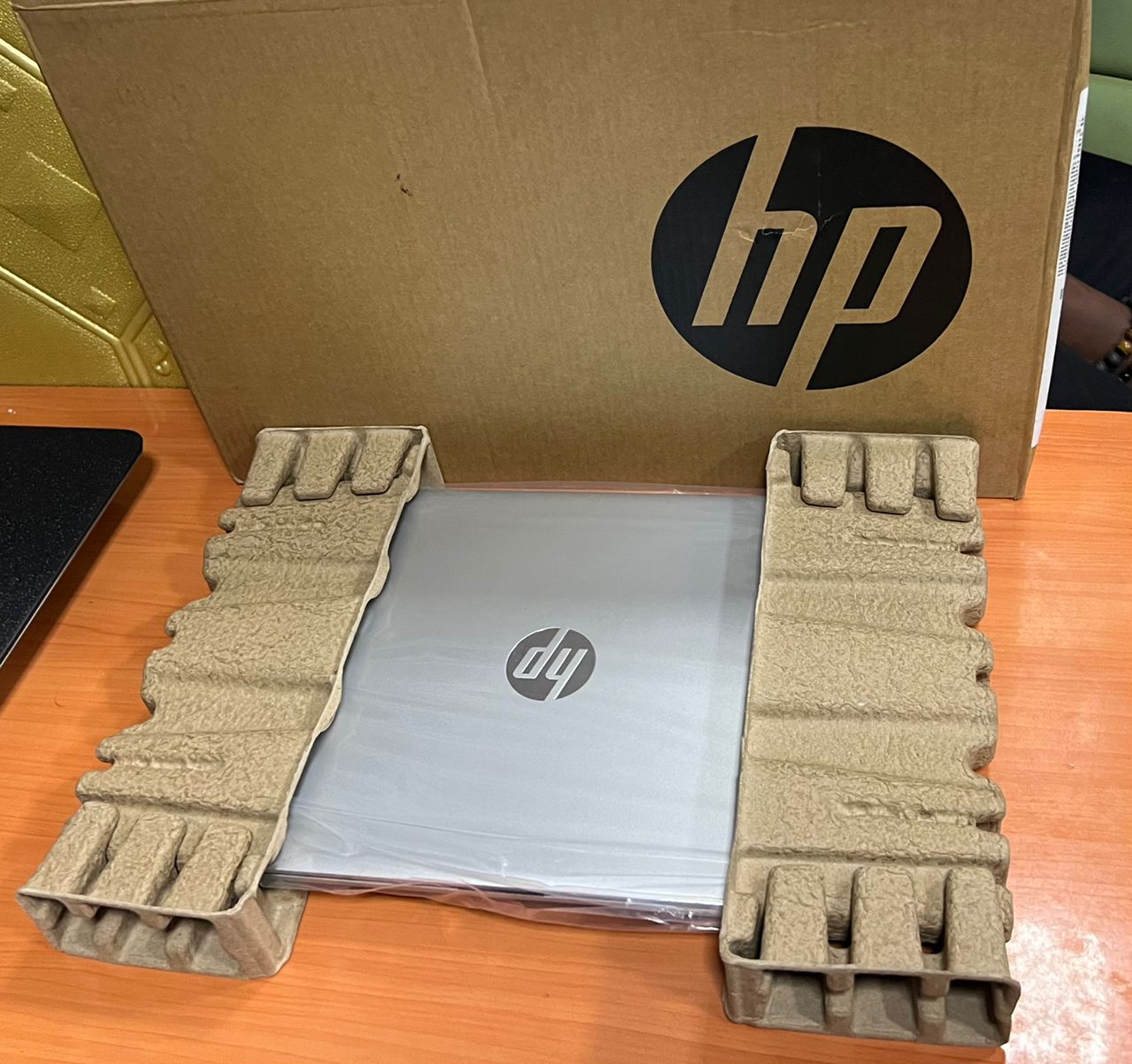 Hp laptop 17-cp281nf Ryzen 7 neuf scellé