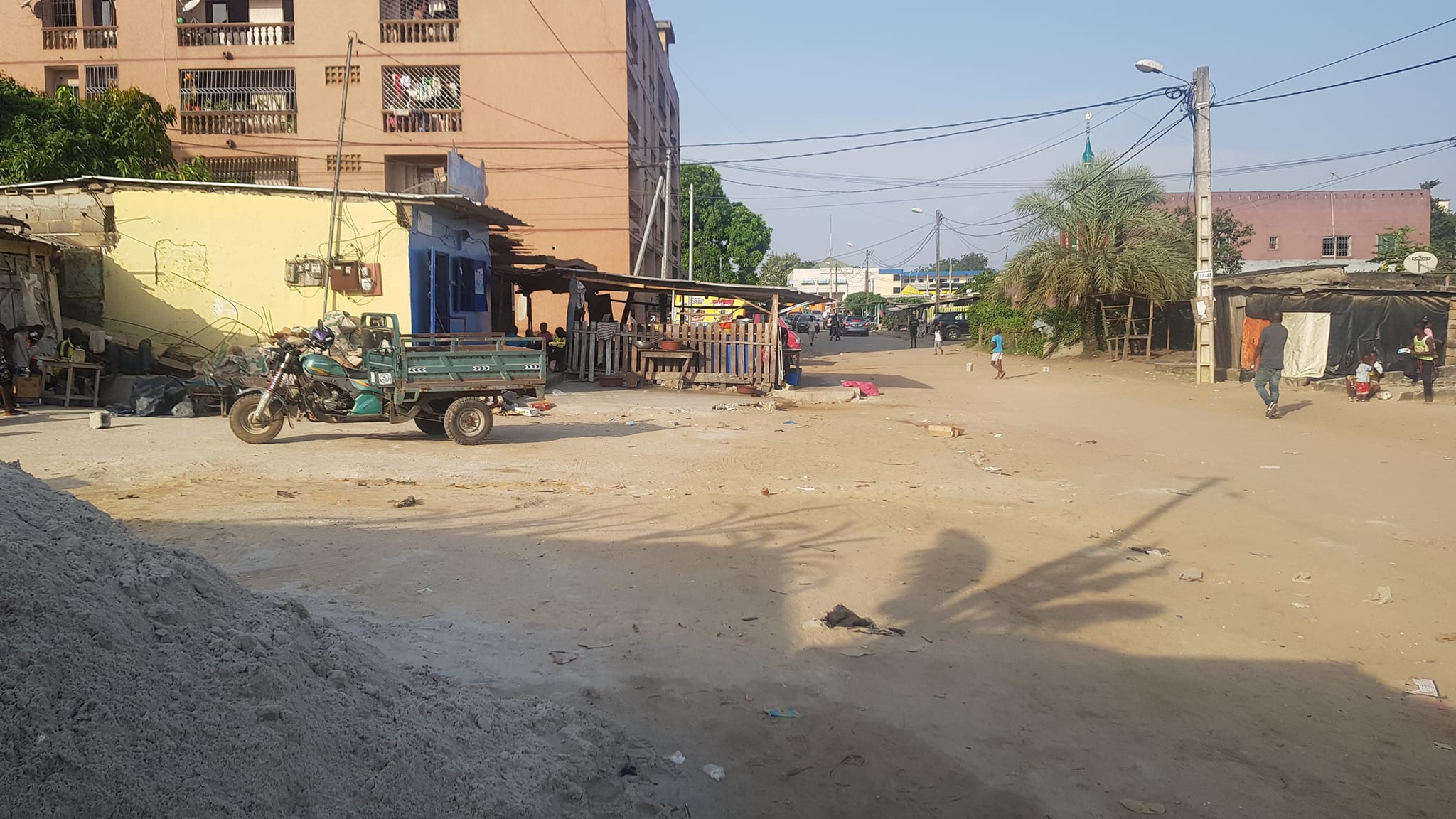 Yopougon Toit Rouge Derrière Pharmacie Vente Terrain 300m2
