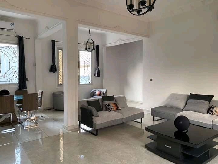 VILLA DUPLEX EN VENTE AU QUARTIER BITENG MAETUR