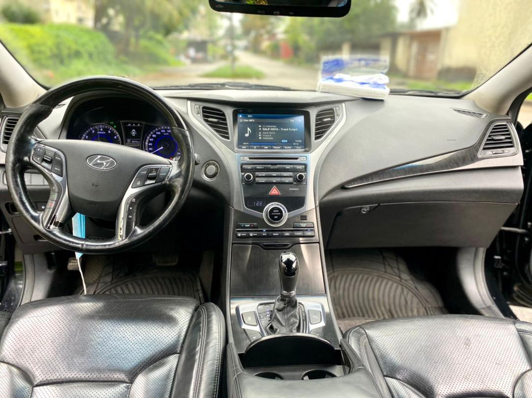 hyundai grandeur HG240