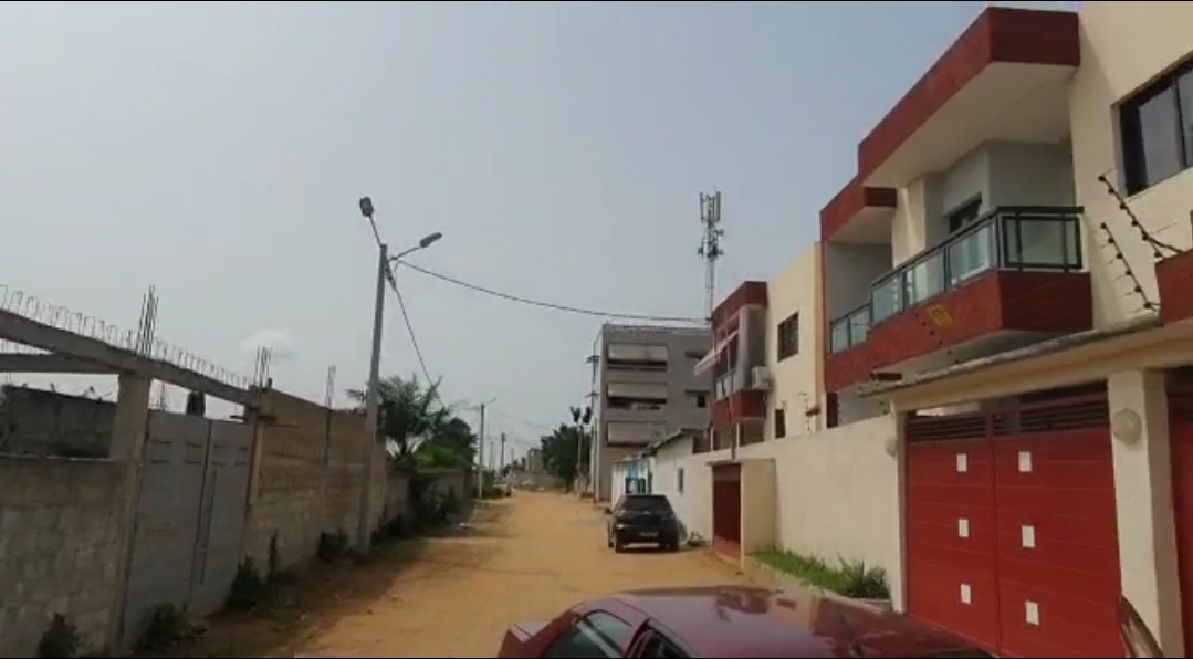 Vente de beaux terrains de 415m2 situé à la Rivièra abatta avec une belle vue lagunaire