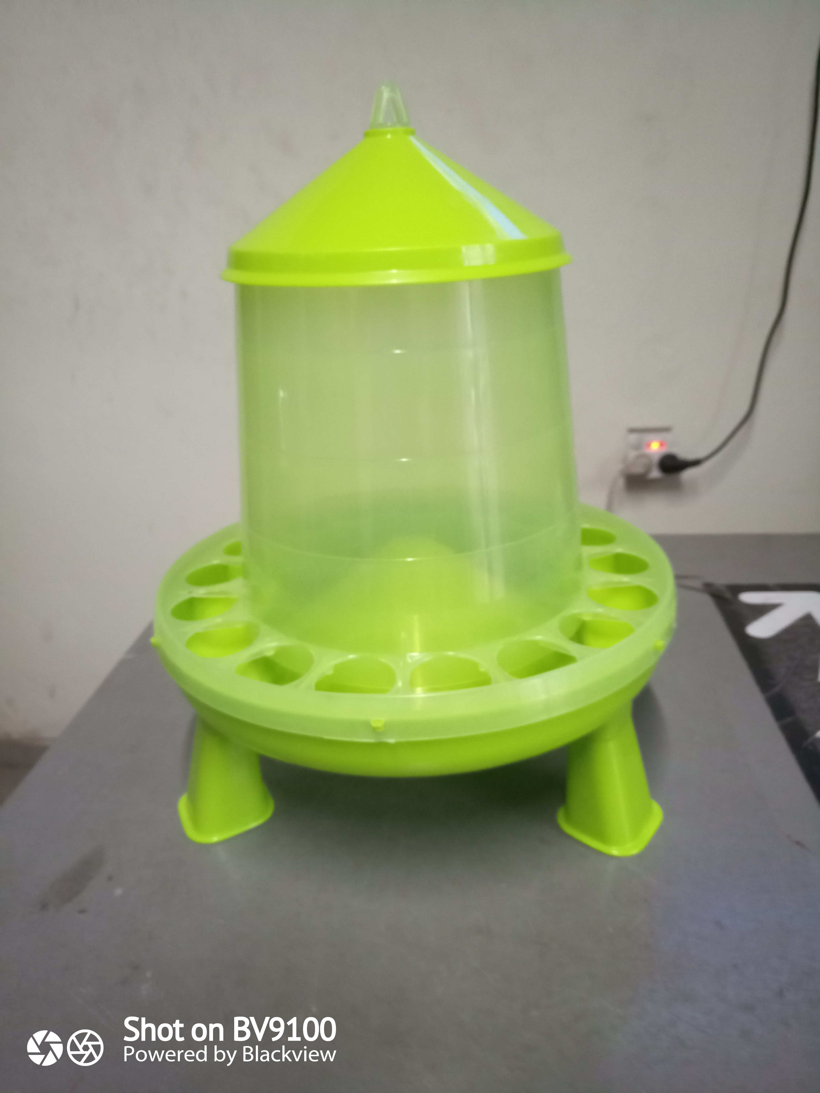 Mangeoire et abreuvoir automatique antigaspillage de qualité supérieur importé très solide