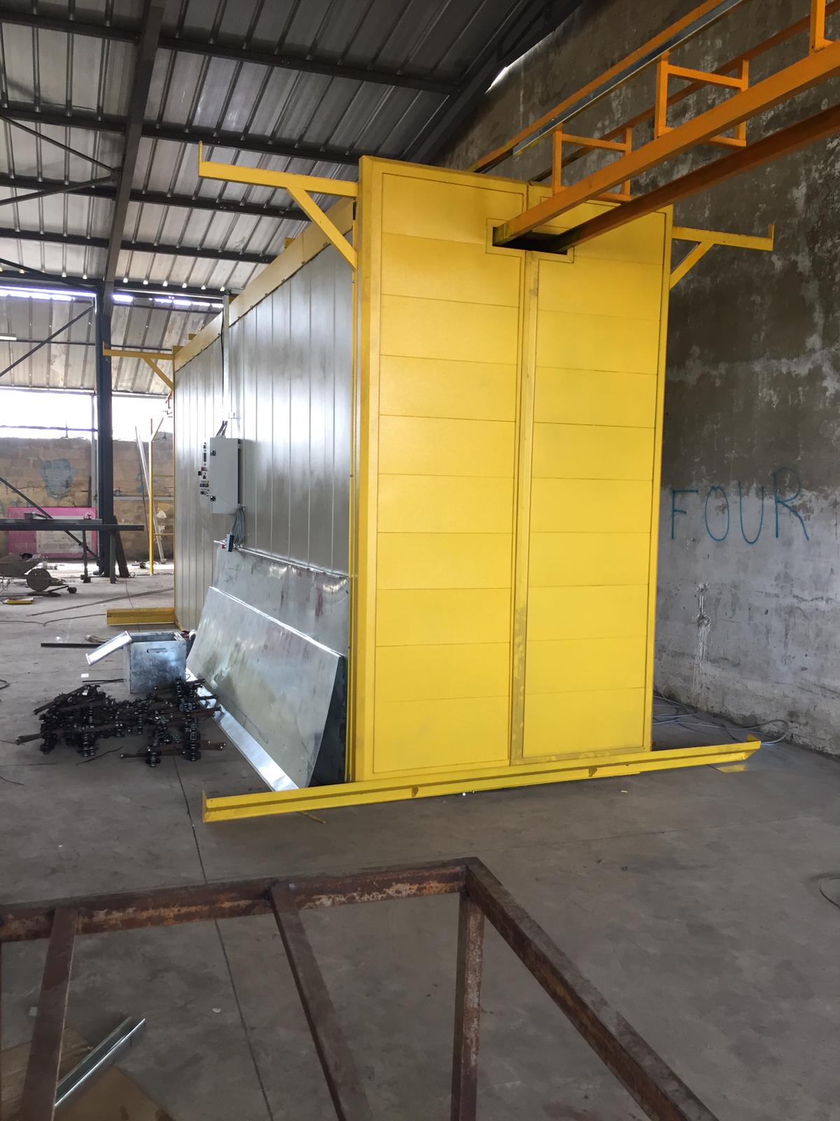 FOUR SEMI-AUTOMATIQUE DE PEINTURE : FOUR SEMI-AUTOMATIQUE DE PEINTURE :