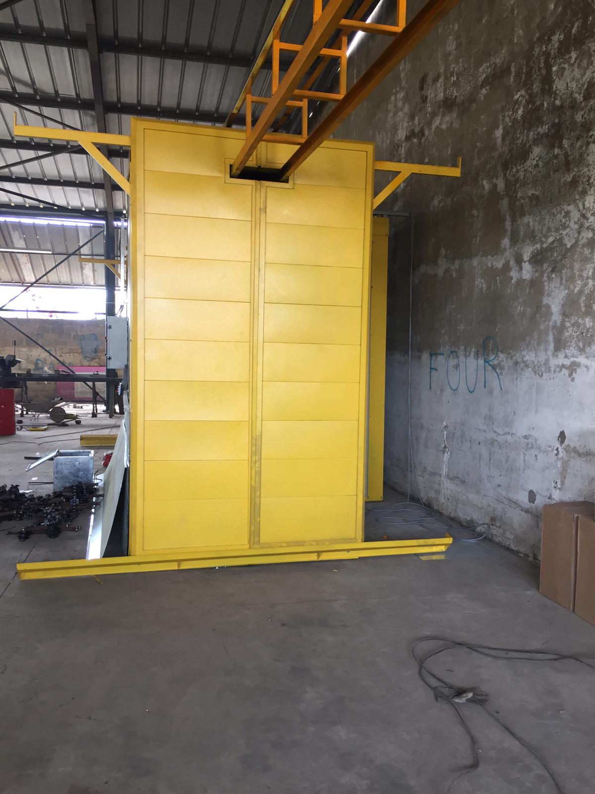 FOUR DE PEINTURE SEMI-AUTOMATIQUE :