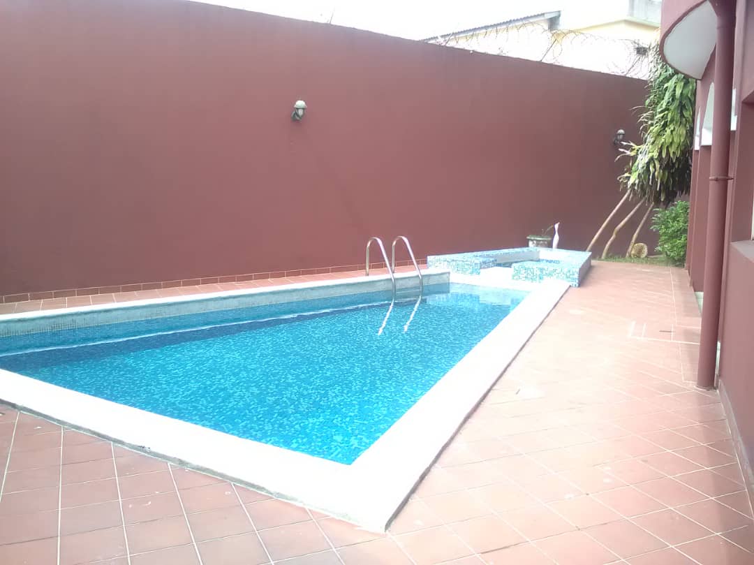 Duplex 8 pièces, Piscine jardin, garage à louer vers 2 plateaux soccoce dans cité Duplex 8 pièces, Piscine jardin, garage à louer vers 2 plateaux soccoce dans cité