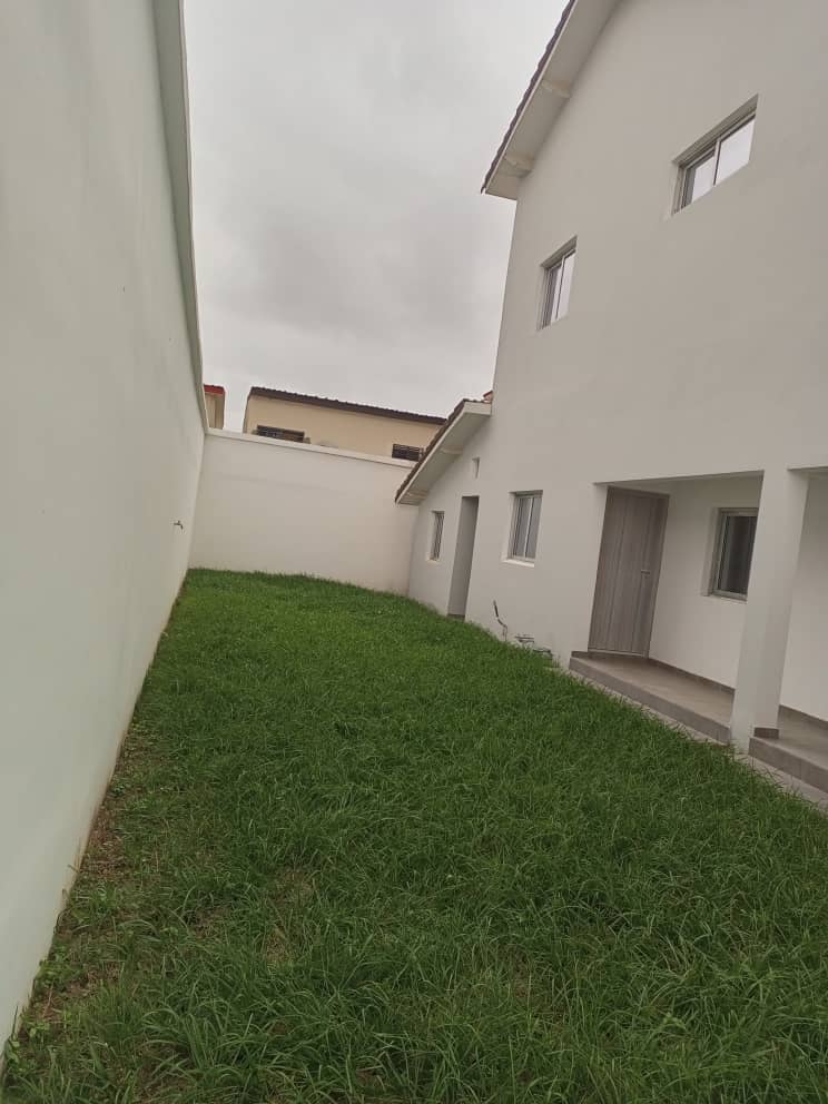 Cocody angre nouveau chu, belle villa Duplex de type 6 pièces, jardin, garage en vente sur 500m2 Cocody angre nouveau chu, belle villa Duplex de type 6 pièces, jardin, garage en vente sur 500m2