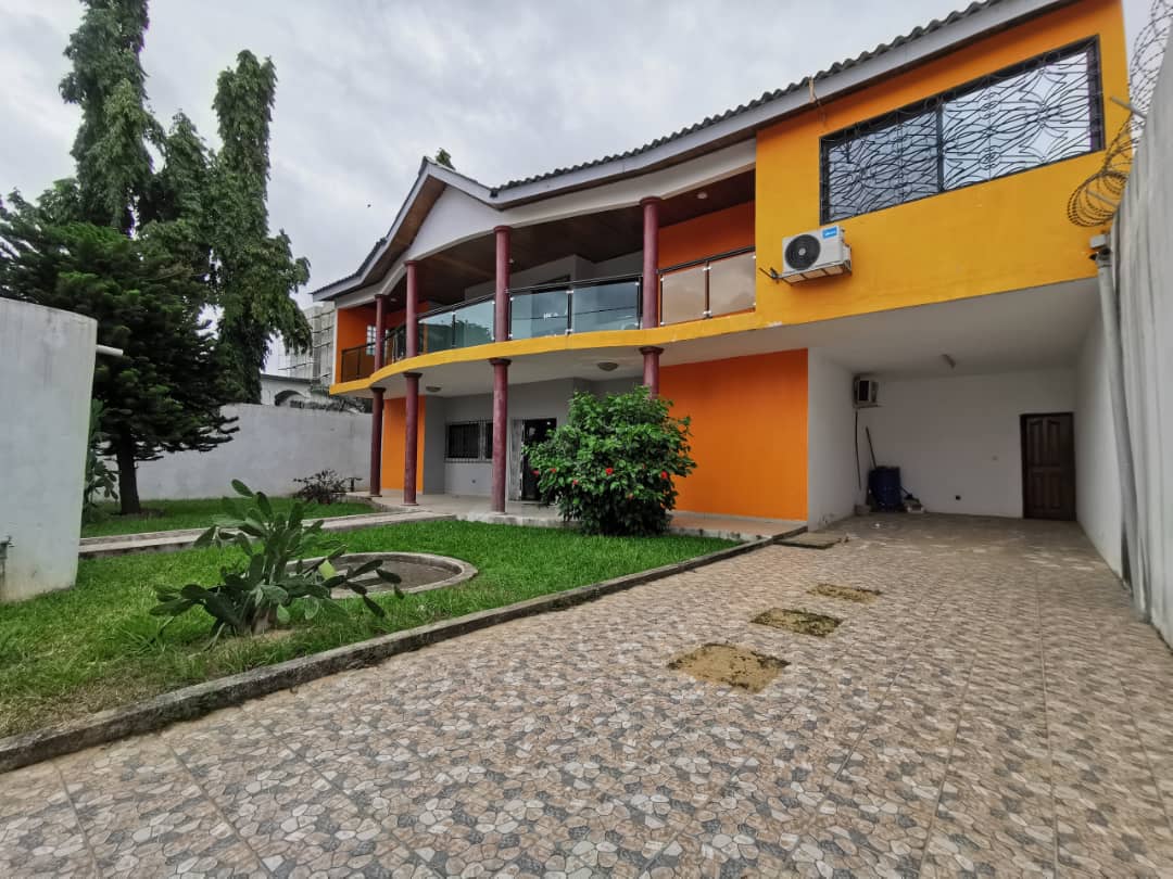 Riviera 4 mbadon, à louer beau duplex de type 4 pièces, grand jardin, garage Riviera 4 mbadon, à louer beau duplex de type 4 pièces, grand jardin, garage