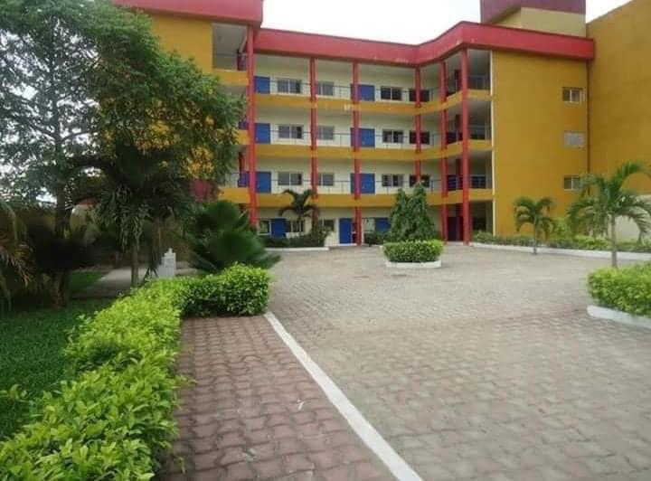 En vente une belle école de 4 bâtiments de R+4 sur 1600m2 yopougon cité Mamie Adjoua En vente une belle école de 4 bâtiments de R+4 sur 1600m2 yopougon cité Mamie Adjoua
