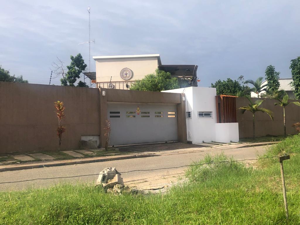En vente Riviera 3 cité allabra1 , joli duplex de type 9 pièces piscine jardin, garage En vente Riviera 3 cité allabra1 , joli duplex de type 9 pièces piscine jardin, garage