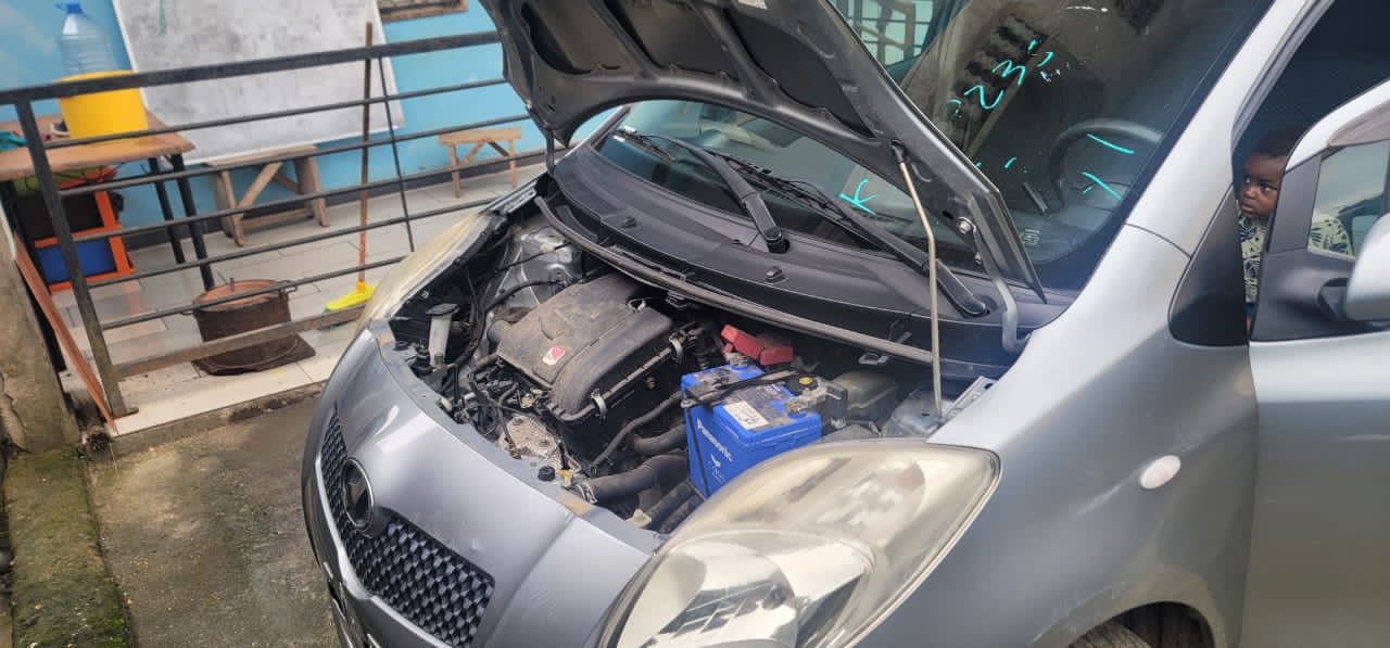 TOYOTA ViTZ 2010 full option