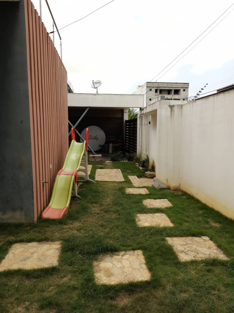 Riviera 4 mbadon : Belle villa Duplex de type 5 pièces, grand jardin, garage en vente Riviera 4 mbadon : Belle villa Duplex de type 5 pièces, grand jardin, garage en vente