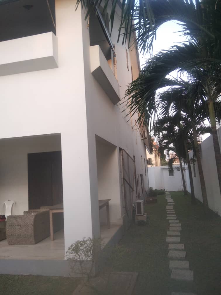 Angré 7ème tranche : Duplex 12 pièces sur 1000m2, grand jardin, grande cour garage à louer Angré 7ème tranche : Duplex 12 pièces sur 1000m2, grand jardin, grande cour garage à louer