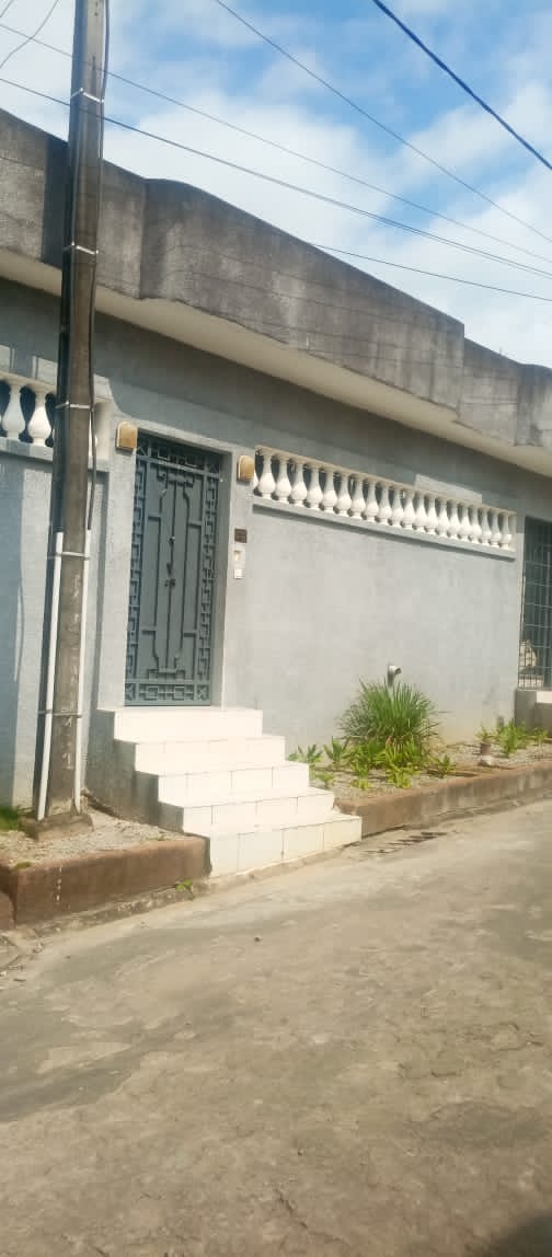 Belle villa basse de type 5 pièces +1dep ,garage une voiture rivera Attoban laurier 4 Belle villa basse de type 5 pièces +1dep ,garage une voiture rivera Attoban laurier 4