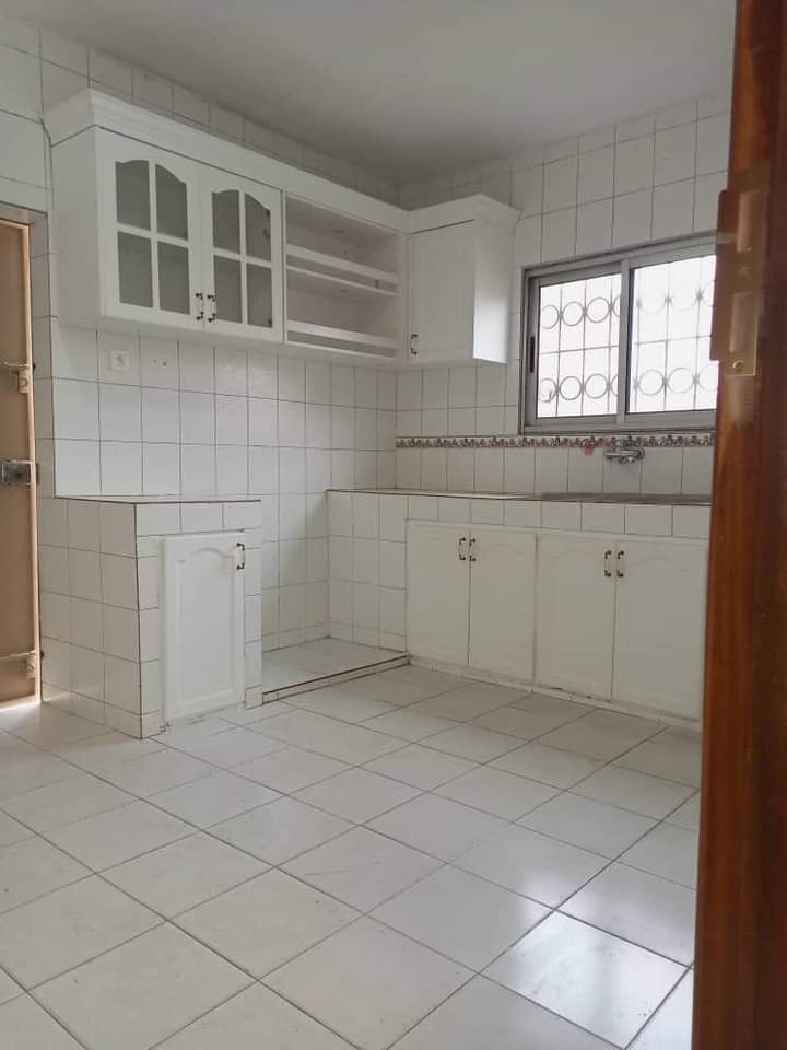 A LOUER DUPLEX 06 PIÈCES A ABIDJAN COCODY 2 PLATEAU VALLON