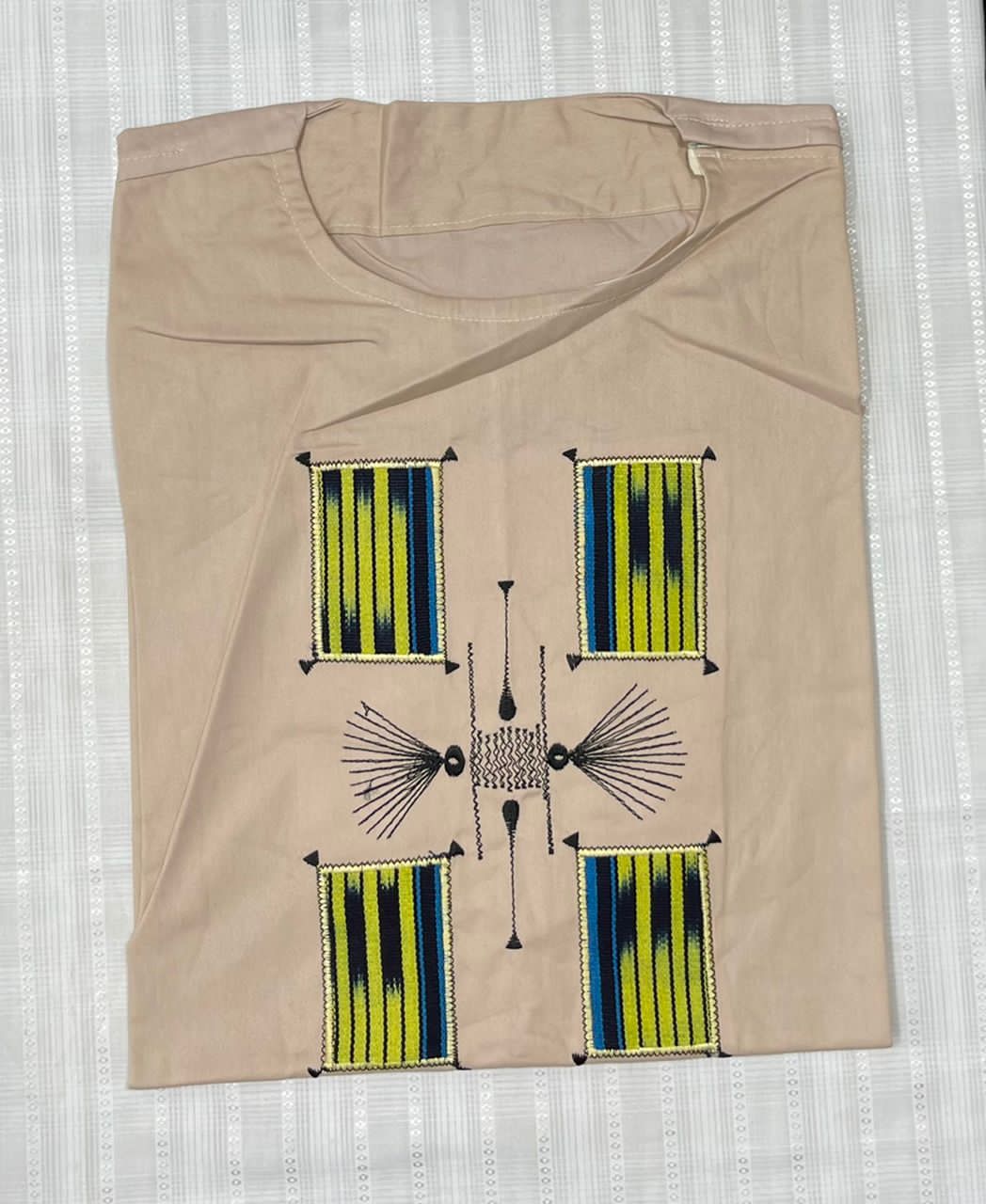 Chemise en coton mélangé avec les bogola tailles standard.