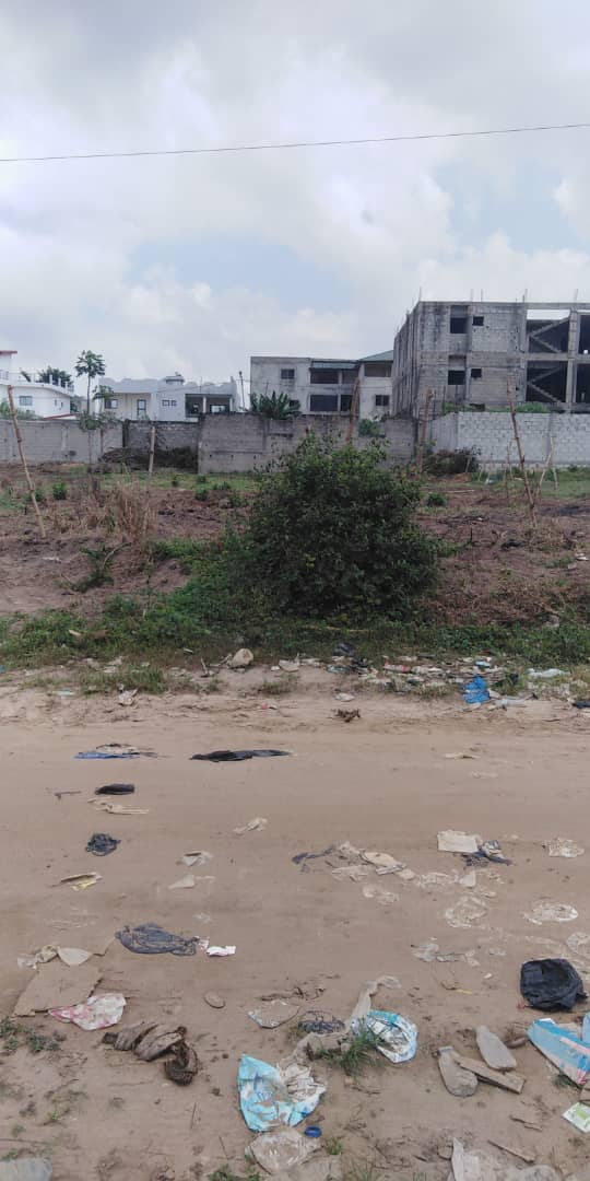 Terrain 600m2 avec ACD Angré Chu djorobite 1 , bien placé pour construire immeuble haut standing