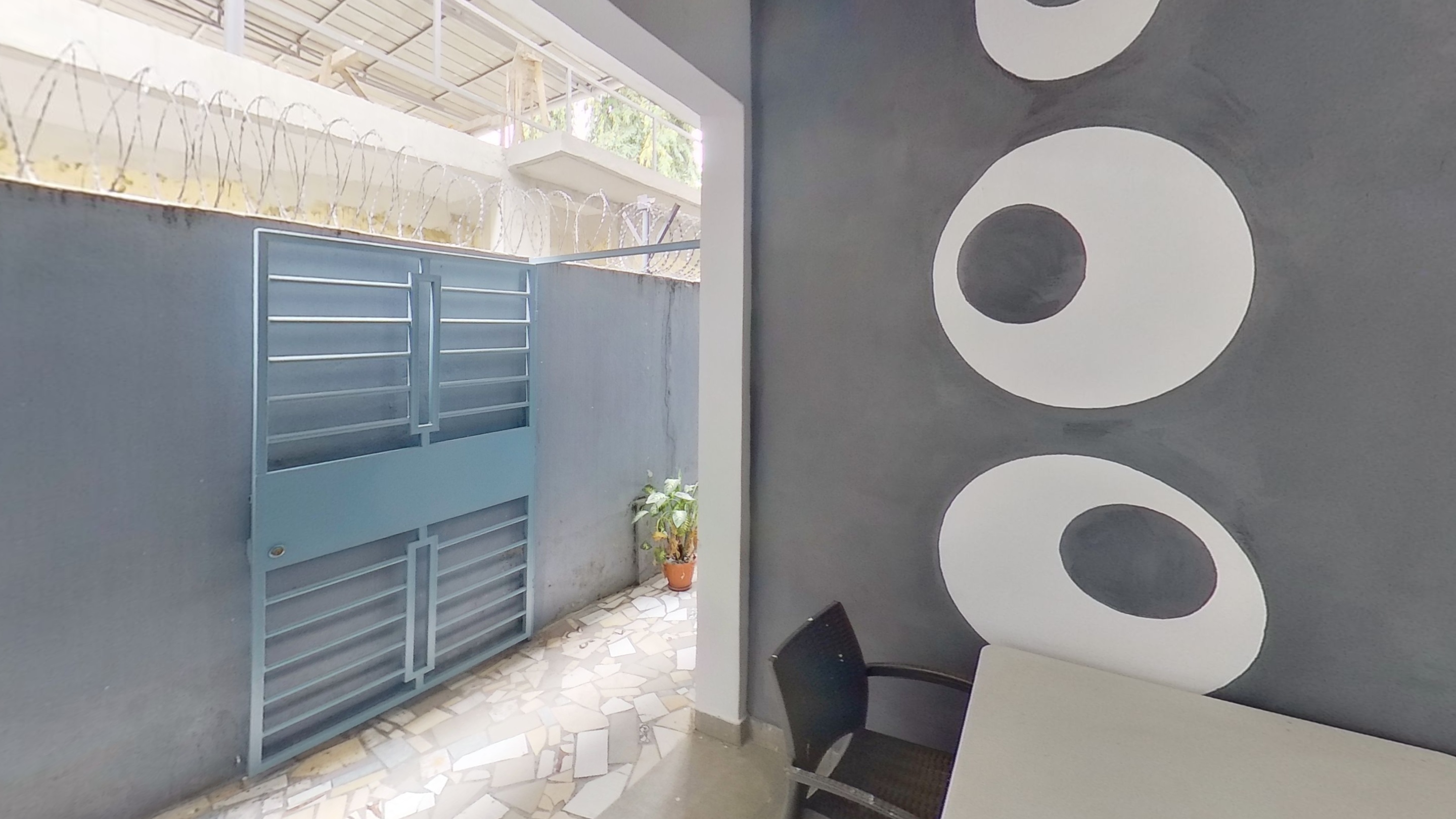 Nous louons à la palmeraie à la clinique Procrea un studio meublé,