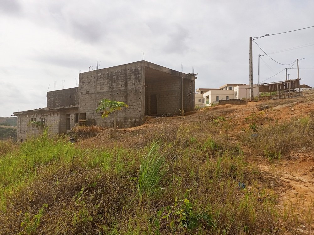 UN DUPLEX INACHEVÉ DE TYPE F5 EN VENTE A BINGERVILLE - FEH KESSE