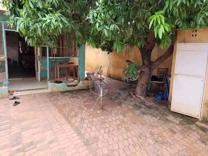 MAGNIFIQUE VILLA F4 BÂTIE SUR 300 M² EN VENTE DANS LA CITÉ DE DASSASGHO