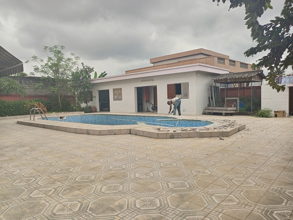 UN SPLENDID DUPLEX BÂTI SUR 1125 M2 DE TYPE F11 EN VENTE A YOPOUGON QUARTIER MILLIONNAIRE SUR PERFE