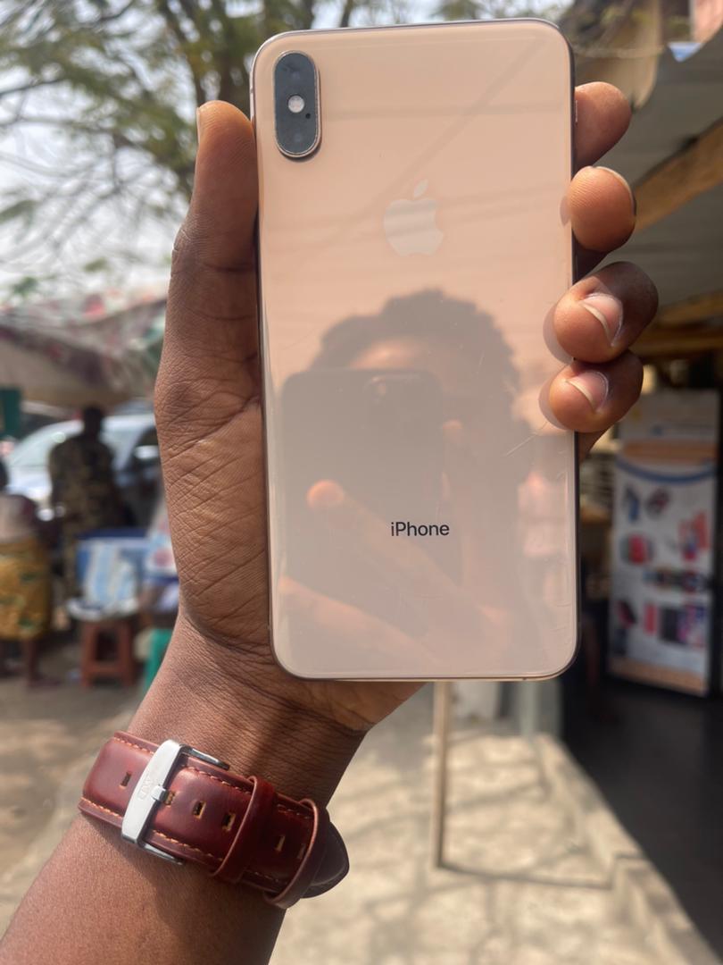 iPhone XS Max iPhone XS Max