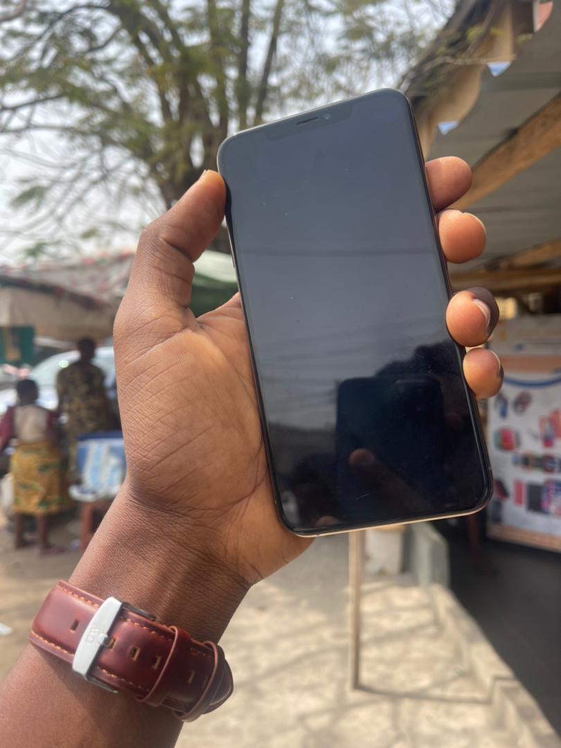 iPhone XS Max iPhone XS Max