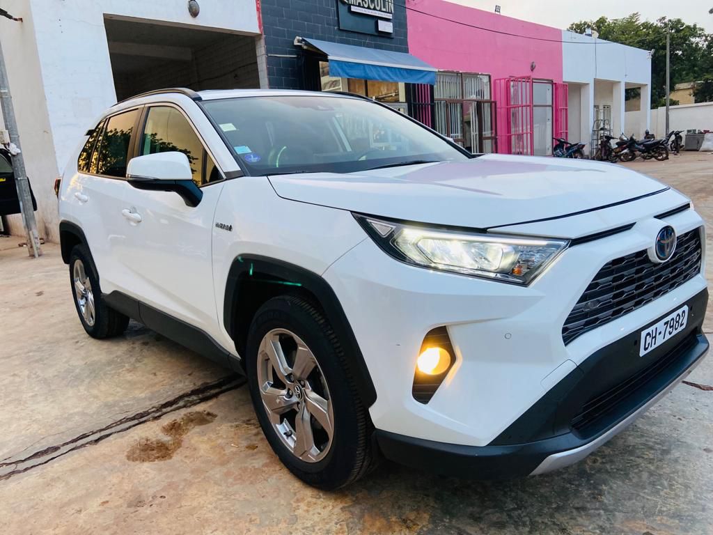 Rav4 2020 essence hybride automatique