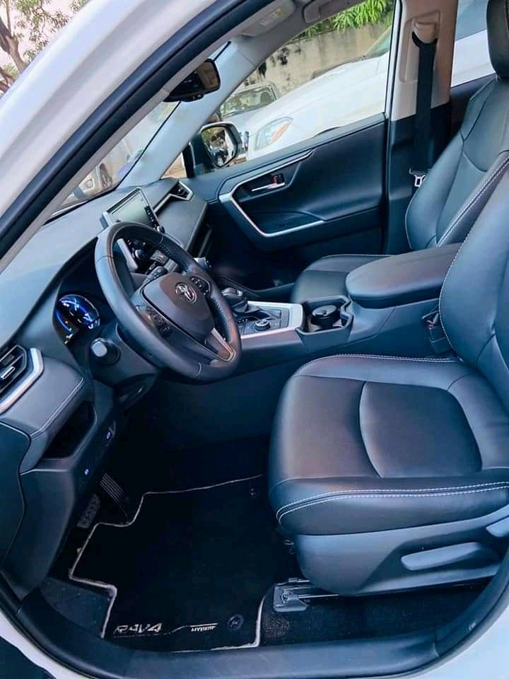 Toyota RAV4 hybride 2021 au-revoir tout fini boite automatique Essence climatisé full option prix