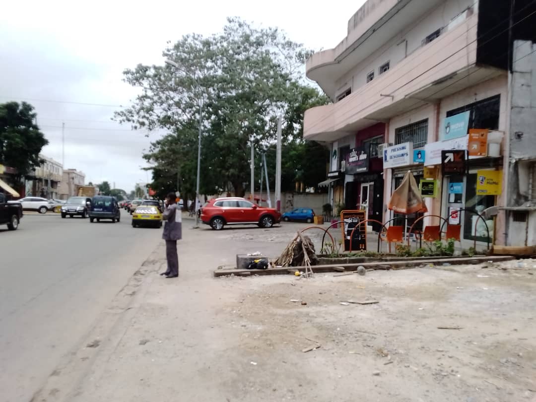 2 plateaux vallon rue des jardins, de nouveaux magasins commerciaux