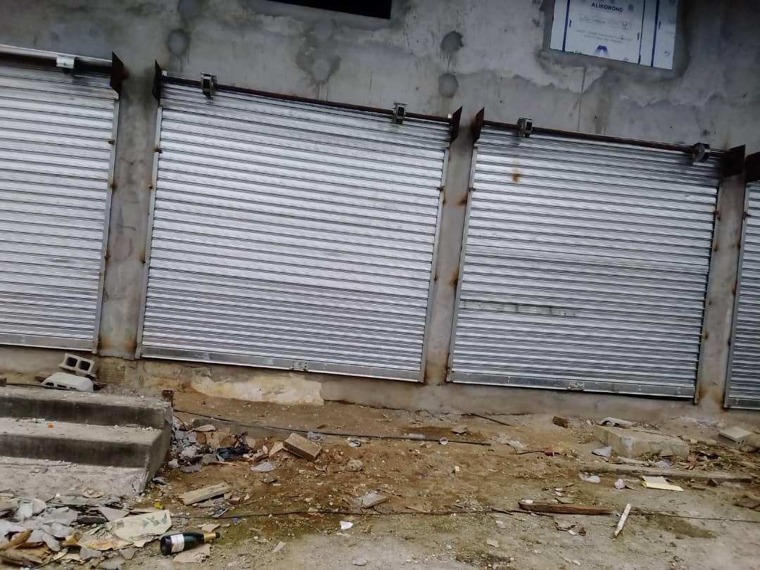 2 plateaux vallon rue des jardins, de nouveaux magasins commerciaux