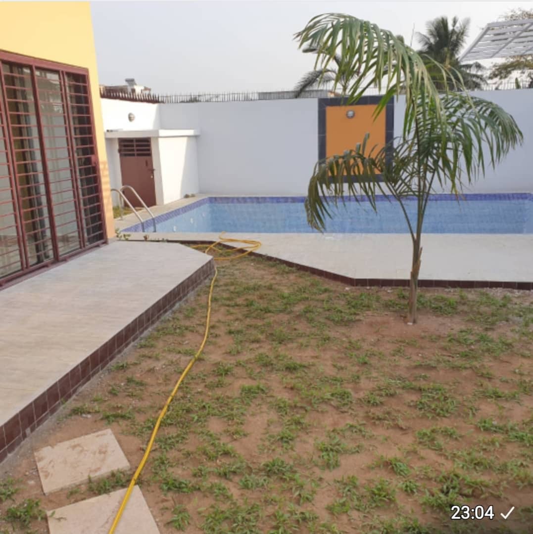 En vente cocody Riviéra 4 ,cité verdoyante, une villa basse 4 pièces + 1dep, jardin, piscine, garage En vente cocody Riviéra 4 ,cité verdoyante, une villa basse 4 pièces + 1dep, jardin, piscine, garage