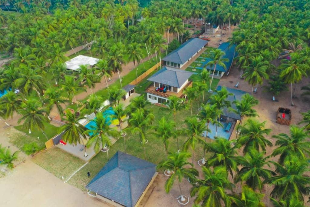 un complexe de 11 pièces sur 9000m2 en vente à mondoukou un complexe de 11 pièces sur 9000m2 en vente à mondoukou