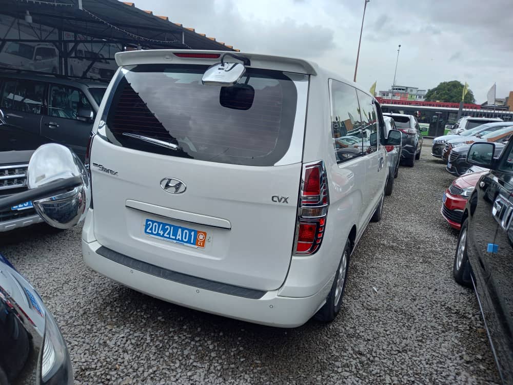 Hyundai van Location Hyundai van Location