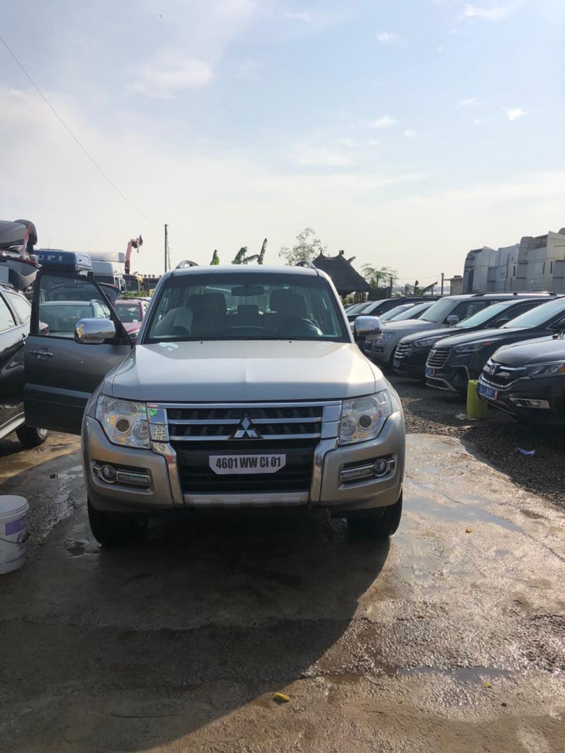 location de véhicule 4x4 Mitsubishi Pajero 2021