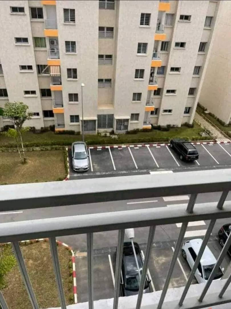 Angré 8ème tranche cité Cnps en vente 2 appartement de type 3 pièces ascenseur, piscine, jardin Angré 8ème tranche cité Cnps en vente 2 appartement de type 3 pièces ascenseur, piscine, jardin