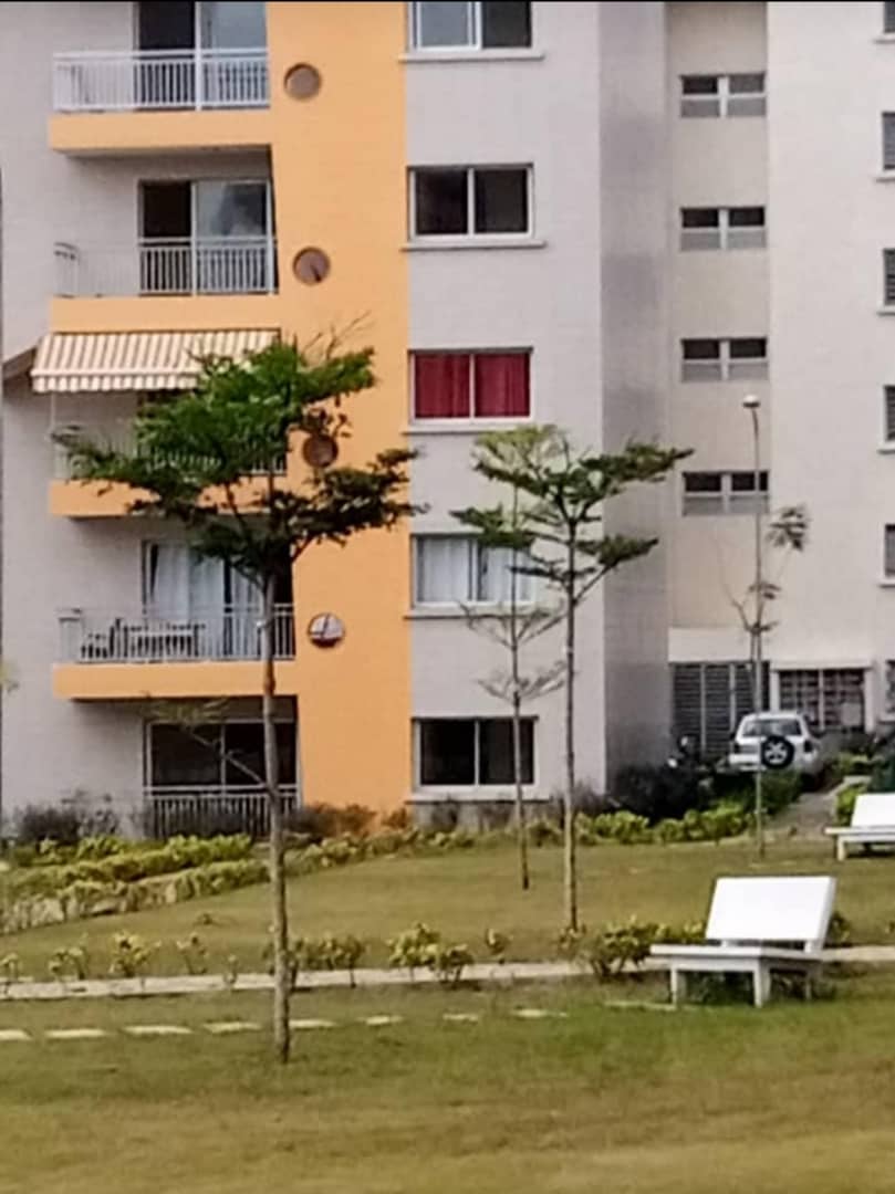 Angré 8ème tranche cité Cnps en vente 2 appartement de type 3 pièces ascenseur, piscine, jardin