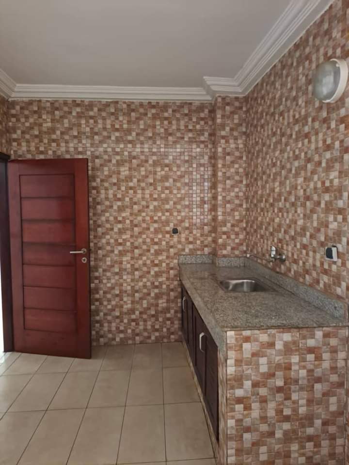 Joli appartement en bordure voie principale angré 7ème tranche Bluetooth Joli appartement en bordure voie principale angré 7ème tranche Bluetooth