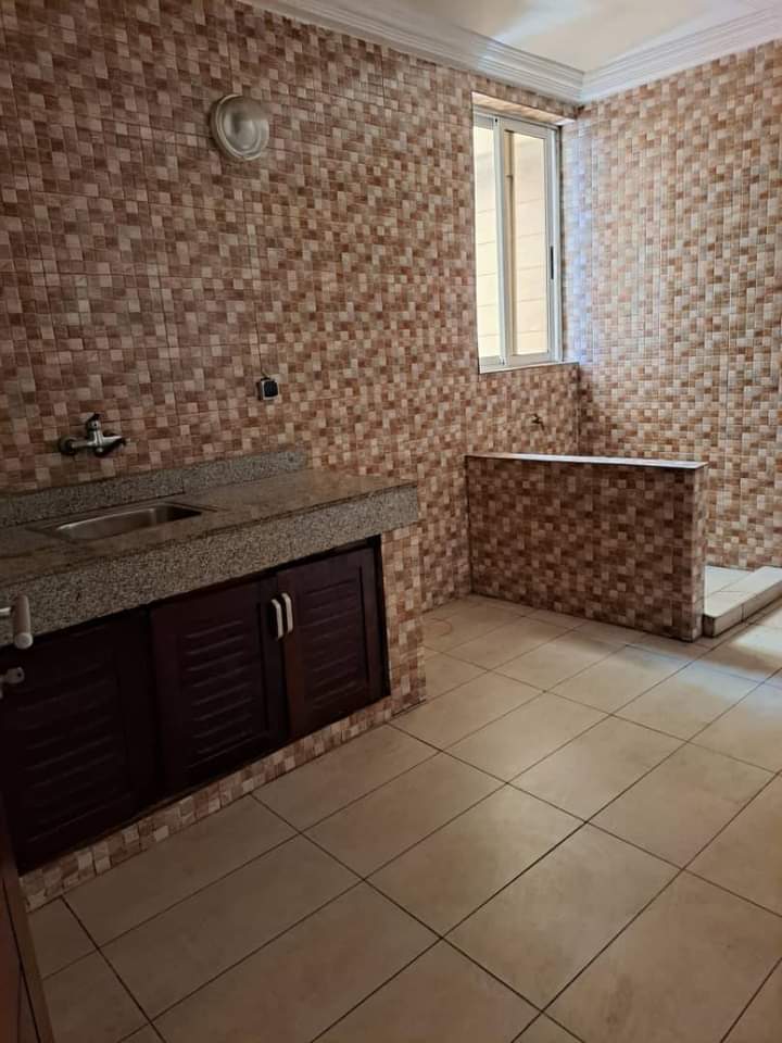 Joli appartement en bordure voie principale angré 7ème tranche Bluetooth Joli appartement en bordure voie principale angré 7ème tranche Bluetooth