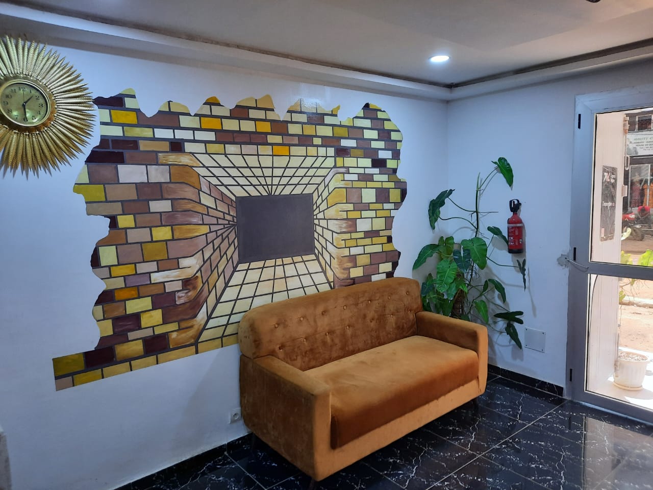 Magasin en mezzanine multiservice à céder à Cocody Angré vers boulangerie française