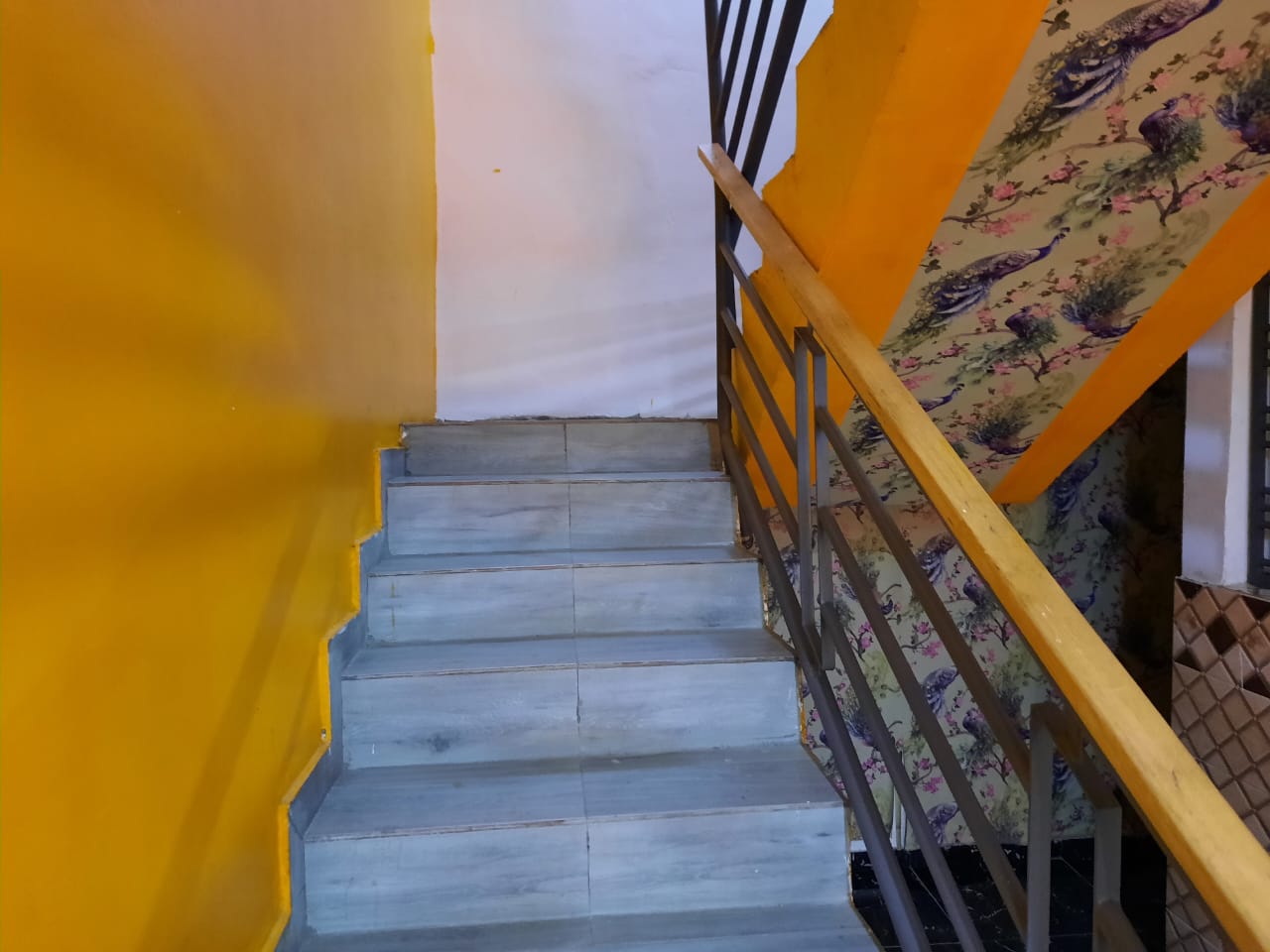 Magasin en mezzanine multiservice à céder à Cocody Angré vers boulangerie française