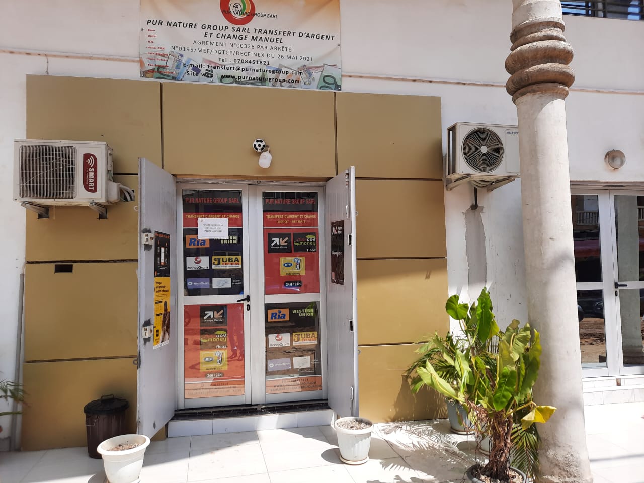 Magasin en mezzanine multiservice à céder à Cocody Angré vers boulangerie française