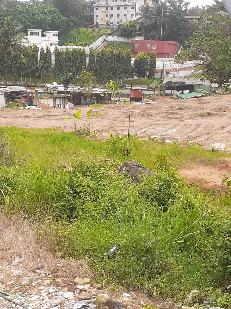 COCODY Danga corniche : Terrain de 2500m2 en bordure en vente