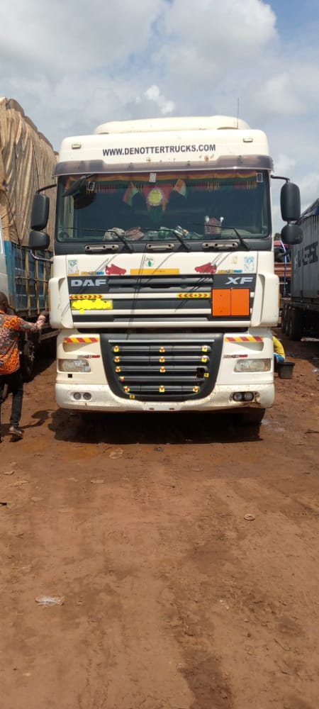 camion plateau et grue à louer camion plateau et grue à louer