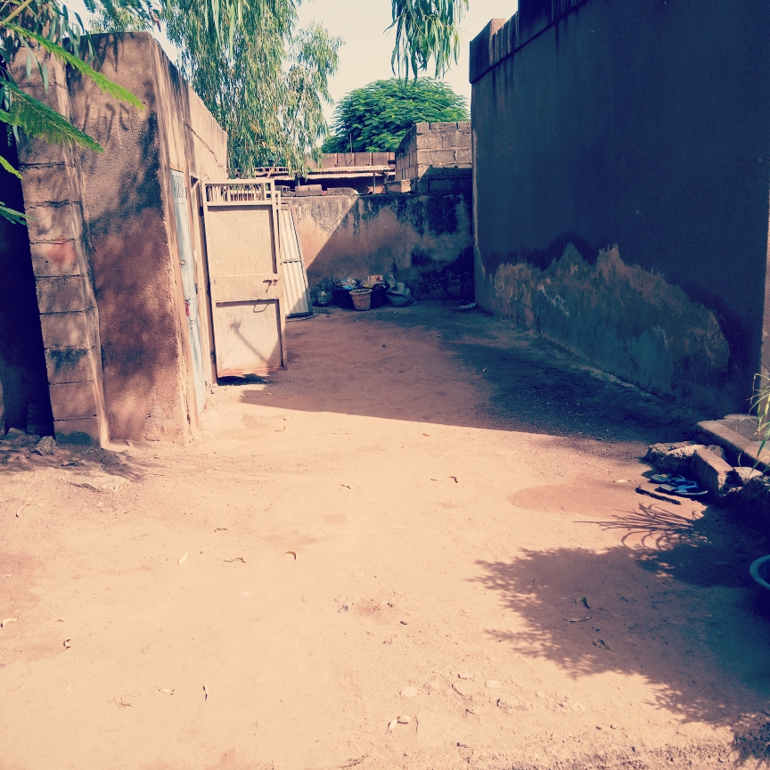 célibaterium en vente à dasasgho