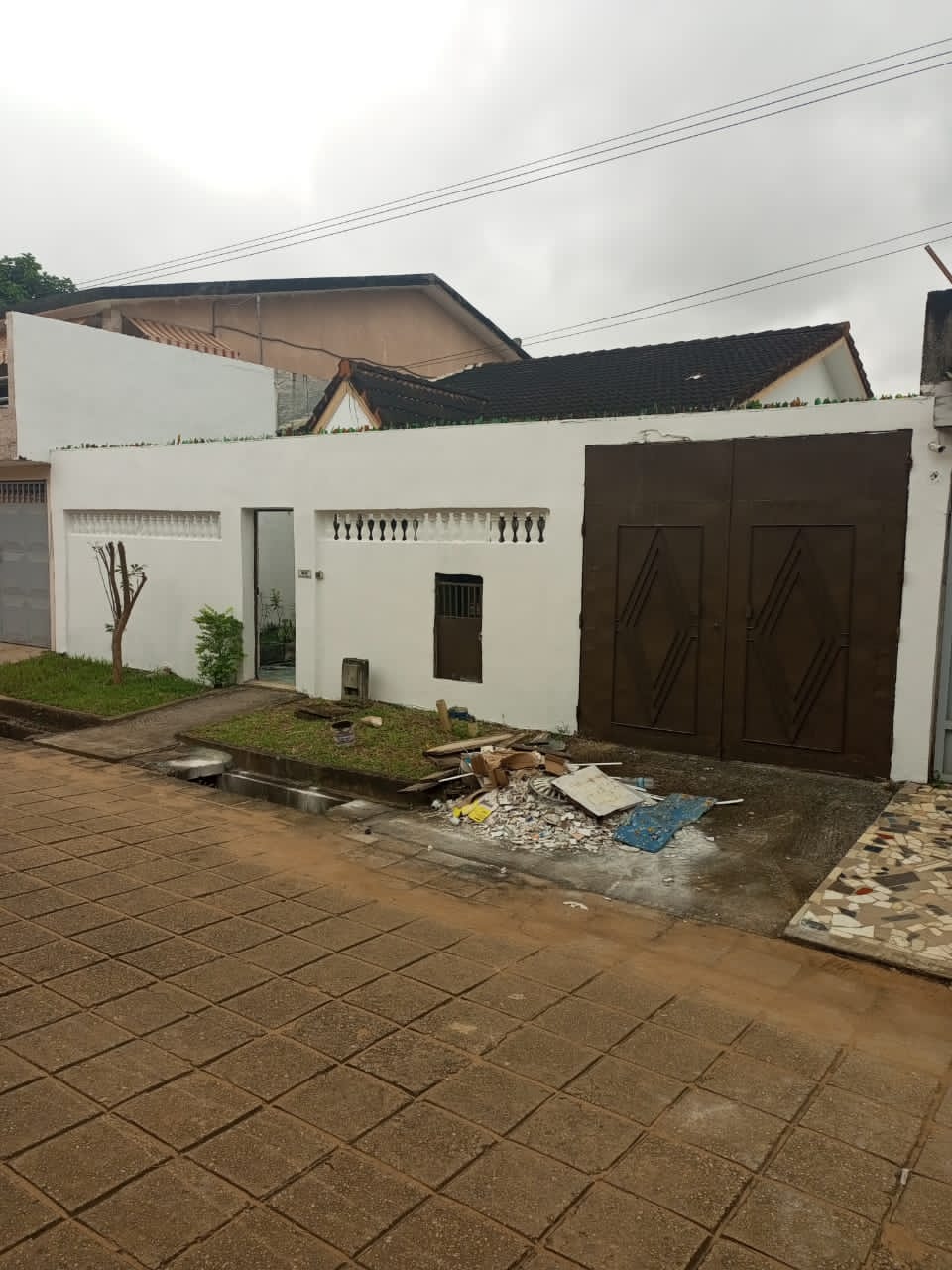 En vente, villa basse 4 pièces, petit jardin, garage, cour, rivière palmeraie promogim