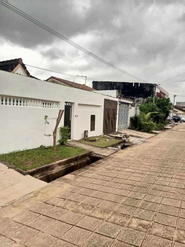 En vente, villa basse 4 pièces, petit jardin, garage, cour, rivière palmeraie promogim