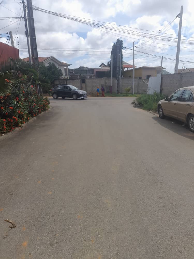 Riviera 4 : En vente joli terrain de 965m2 bien situé pour immeuble ou résidence