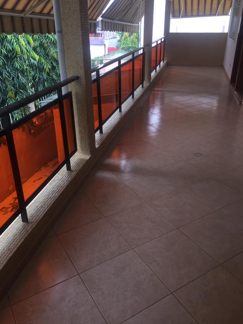 Duplex 5 pièces + 2 indep +1 préau, garage à louer cocody angre 8ème tranche
