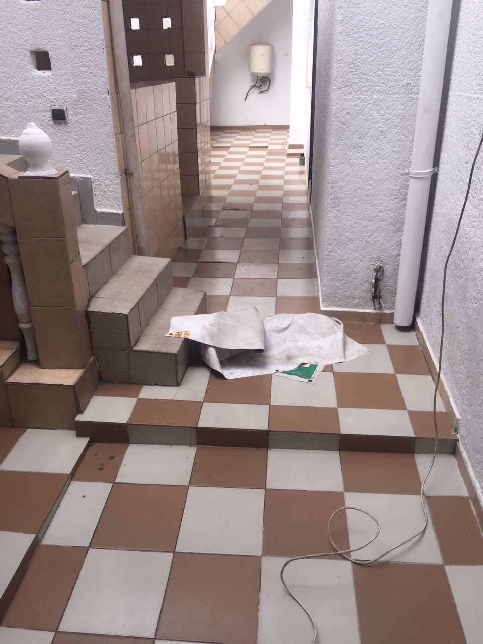 Duplex 5 pièces + 2 indep +1 préau, garage à louer cocody angre 8ème tranche